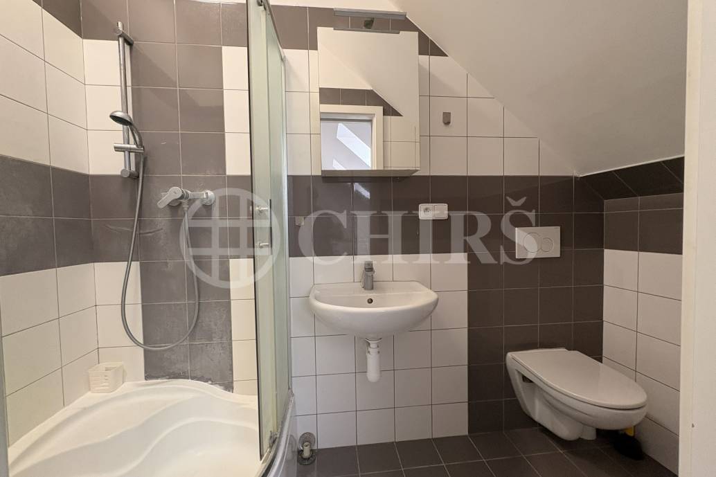 Pronájem bytu 2+kk 34 m²,ul. Husovo náměstí 10, Hostivice, Středočeský kraj