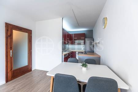 Pronájem bytu 2+kk, DV, 43m2, ul. Neustupného 1836/14, Praha 5 - Luka