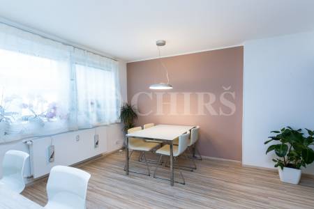 Pronájem bytu 4+kk se dvěma lodžiemi a garáží, OV, 110 m2, ul. Na Špitálce 2446/5, Praha 6 - Hanspaulka