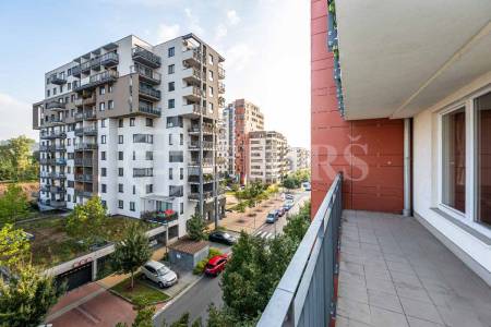 Pronájem bytu 3+1 s dvěma balkony, OV, 75m2, ul. Pod Harfou 943/34, Praha 9 - Vysočany