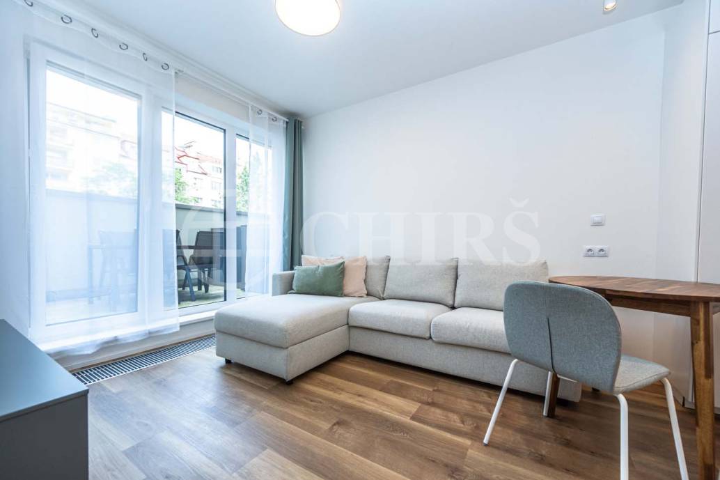 Pronájem bytu 1+kk s balkonem, OV, 42m2, ul. V Háji 1633/12, Praha 7 - Holešovice
