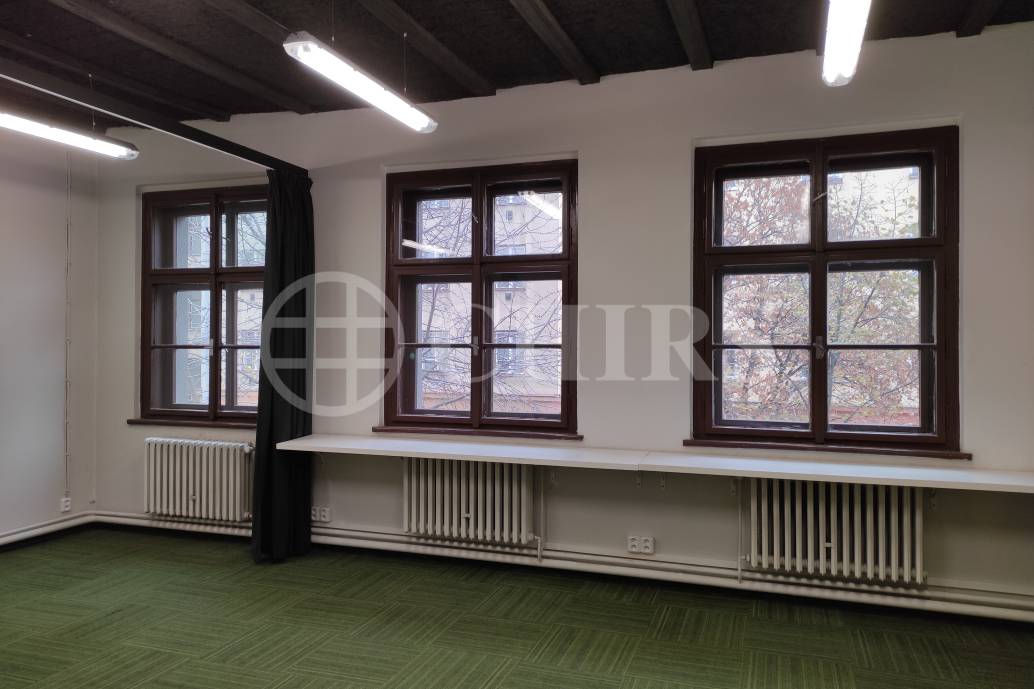 Pronájem kanceláře o velikosti 35 m2  v ul. Dělnická 1272/53, Praha 7.