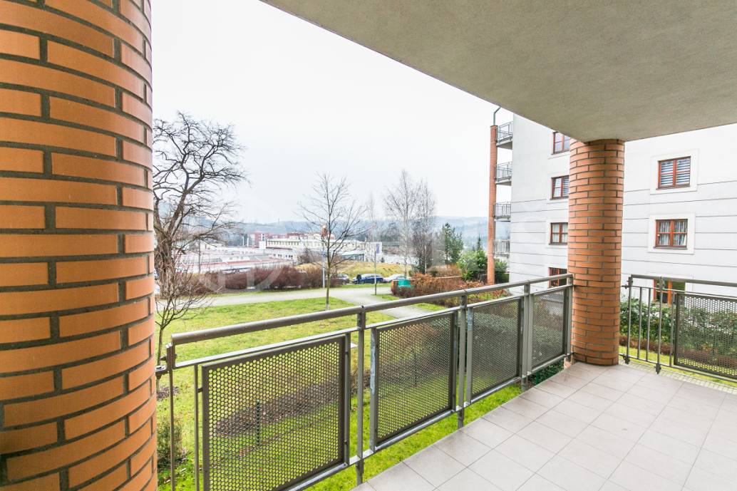 Pronájem bytu 3+kk s balkonem a garážovým stáním, OV, 64 m2, ul. Lindleyova 2686/1, Praha 6 - Dejvice