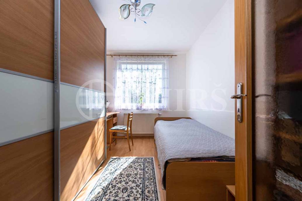 Prodej bytu 3+1, OV, 64 m2, ul. Žlutá, Chrášťany, okr. Praha-západ, Středočeský kraj