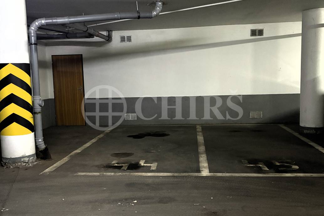 Prodej garážového stání, OV, 11 m2, ul. Voskovcova 1075/49, Praha 5 - Barrandov