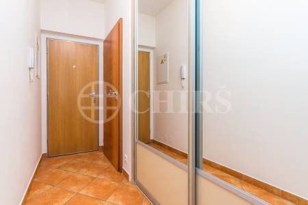 Prodej bytu 4+kk s balkonem a 2x garážovým stáním, OV, 113m2, ul. Za Zámečkem 746/5a, Praha 5 - Jinonice