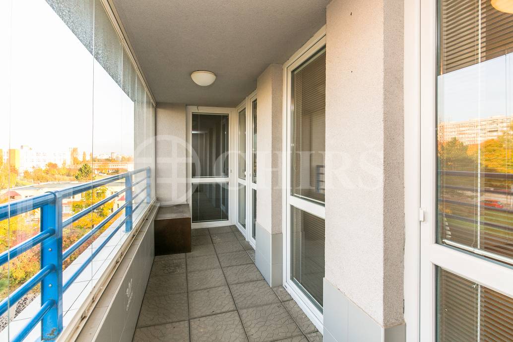 Pronájem bytu 3+1 s lodžií a garážovým stáním, OV, 105m2, ul. Klausova 1357/13c, Praha 13 - Velká Ohrada