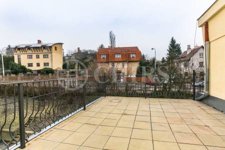 Pronájem bytu 1+1 s terasou, OV, 64m2, ul. Nad Cihelnou 312/28, Praha 4 - Podolí
