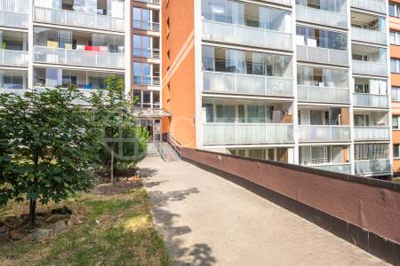 Prodej bytu 2+kk s lodžií, DV, 45m2, ul. Slévačská 902/11, Praha 9 - Hloubětín