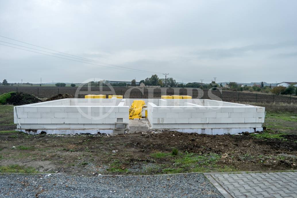 Prodej rozestavěného RD 5+kk, 130 m2, pozemek 982 m2, obec Veliká Ves u Prahy