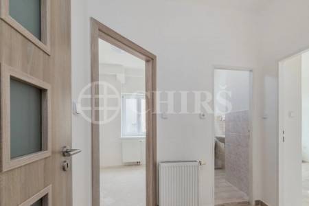 Prodej bytové jednotky s pochozí střechou 2+1, OV, 53 m2, ul. Za Vokovickou vozovnou 362/19, P- 6