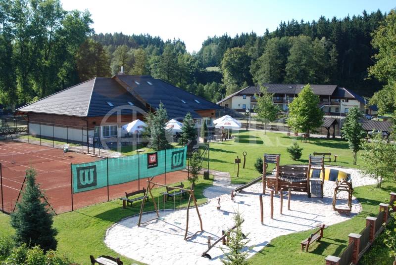 Prodej *** hotelu, 50 lůžek, restaurace, sportovní centrum, parking, Hostinné (Podkrkonoší)