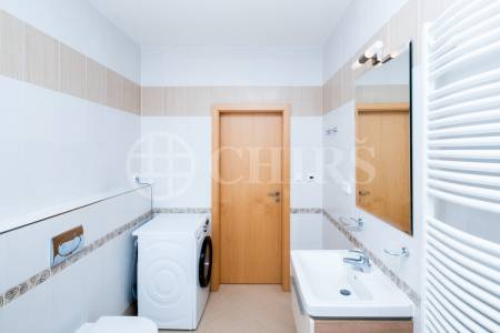 Prodej bytu 2+kk s lodžií a sklepem, OV, 60 m2, ul. Musílkova 1311/5b, Praha 5 - Košíře