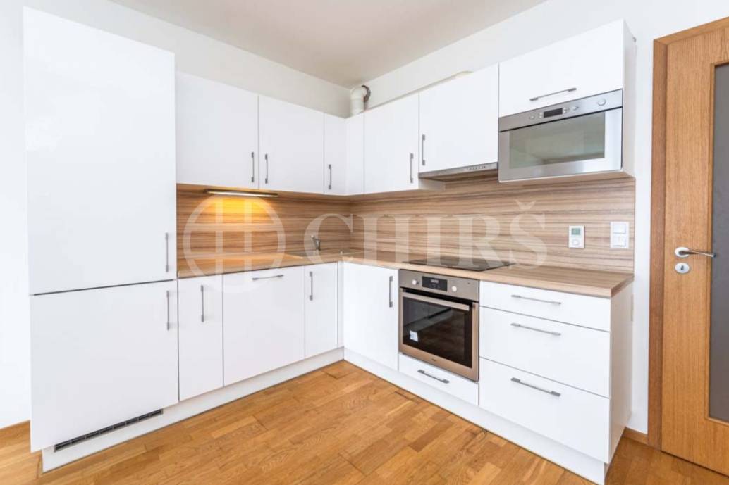 Prodej bytu 2+kk s balkonem, sklepem a garážovým stáním, OV, 68m2, ul Kakosova 1190/6, Praha 13 - Řeporyje