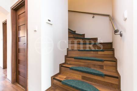 Pronájem rodinného domu 4+1, OV, 230m2, ul. K Rozvodně 1046/1, Praha - Slivenec