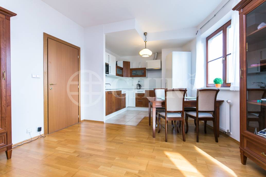 Pronájem bytu 2+kk s lodžií a garážovým stáním, OV, 64m2, ul. Heinemannova 2698/11, Praha 6 - Dejvice