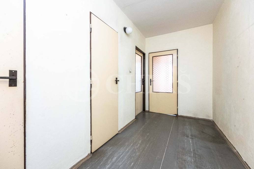 Prodej bytu 1+1 s balkonem a sklepem, DV, 65m², ul. Sartoriova 27/11, Praha 6 - Břevnov
