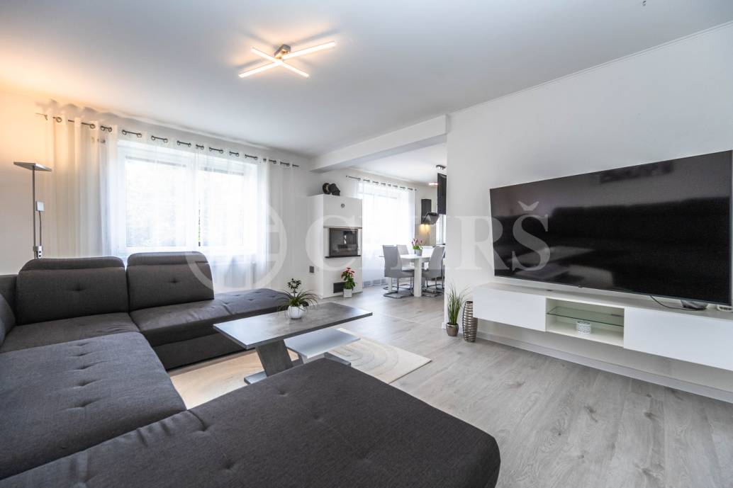Prodej vícegeneračního rodinného domu s garáží, OV, U Cikánky 370/20, Stodůlky-Praha 5