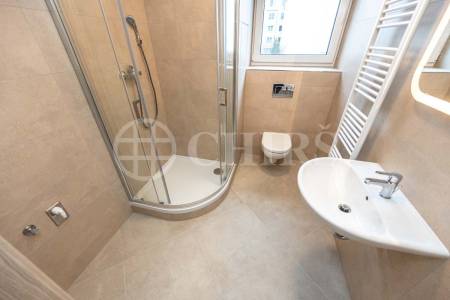 Pronájem bytu 1+kk s balkonem, OV, 32m2, ul. Šternovská 2425/1, Praha 4 - Chodov