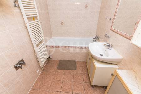 Pronájem bytu 3+kk s terasou a garážovým stáním, OV, 87m2, ul. Melodická 1380/5, Praha 13 - Hůrka