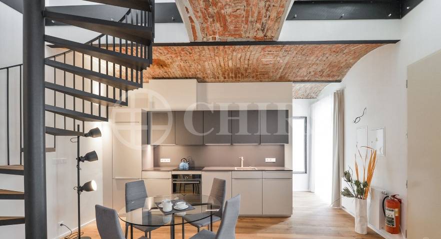 Prodej mezonet. ateliéru 2+kk, s předzahrádkou, 88,5m2, ul. Orelská, P-10 Vršovice