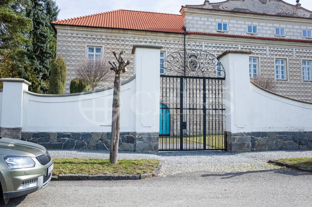 Prodej zámku, památkově chráněné budovy, v obci Kosova Hora (Příbram)