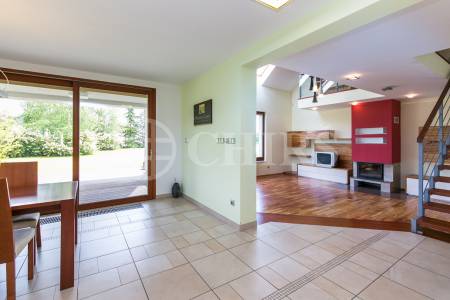 Prodej rodinného domu 6+1, 360 m2 s terasou,  zahradou, bazénem a garážovým stáním, Trnová 179, Trnová u Jíloviště 