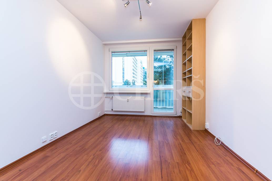 Pronájem bytu 2+kk s lodžií, OV, 40m2, ul. Bítovská 1212/10, Praha 4 - Michle