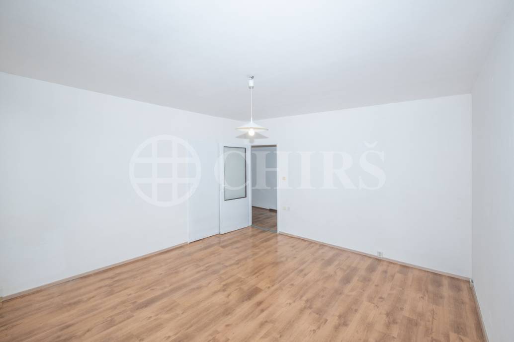 Prodej bytu 4+1, 75 m², OV, se sklepem, ul.Hviezdoslavova 501/9, Praha 11- Haje Prodej bytu 4+1, 75 m², OV, se sklepem, ul.Hviezdoslavova 501/9, Praha 11- Haje