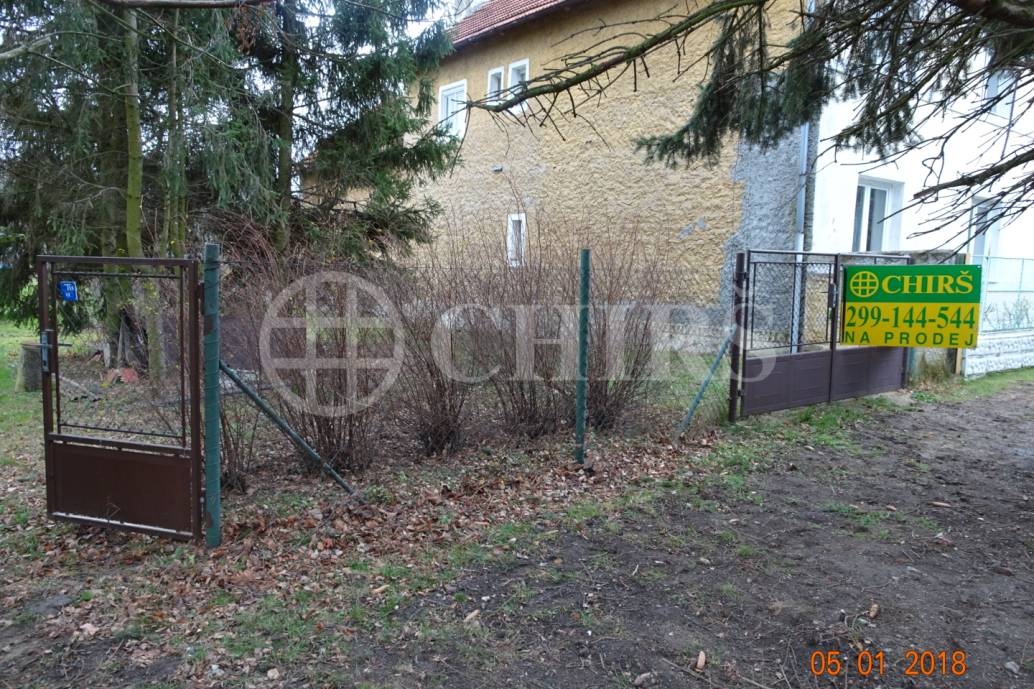Prodej stavební parcely 1.275 m2 v obci Limuzy, střední Čechy
