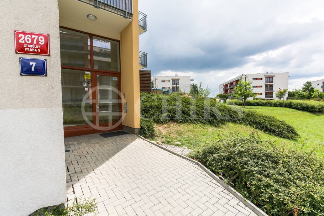 Prodej bytu 2+kk s balkonem a garážovým stáním, OV, 58m2, ul. Karla Kryla 2679/7, Praha 5 - Stodůlky