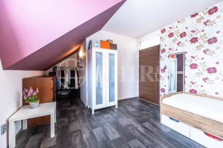 Prodej vícegeneračního rodinného domu s garáží, OV, U Cikánky 370/20, Stodůlky-Praha 5