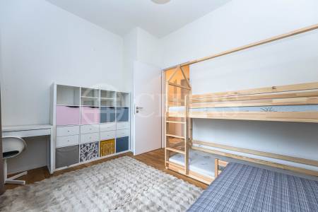 Pronájem bytu 3+kk, 77m² s předzahrádkou, sklepem a garážovým stáním, OV, ul. Bělohlávkova 3158/6, Praha 5 - Stodůlky