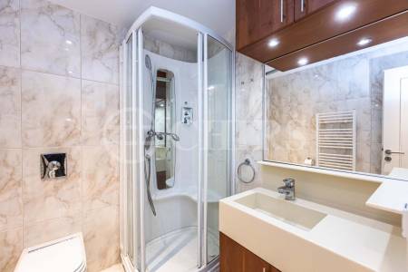 Prodej bytu 4+1 s balkonem, lodžií, sklepem a garážovými stáními, OV, 172m2, ul. Klausova 1361/13a, Praha 5 - Stodůlky