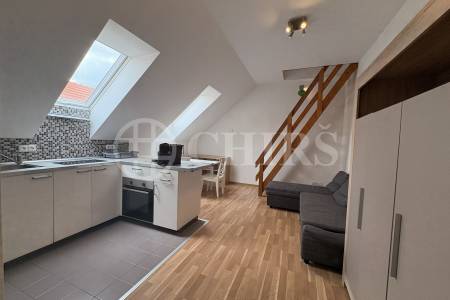 Pronájem bytu 2+kk 34 m²,ul. Husovo náměstí 10, Hostivice, Středočeský kraj