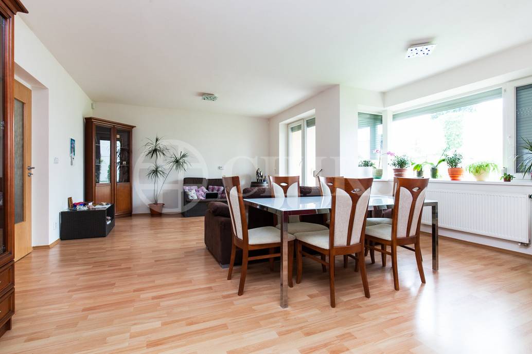 Prodej řadového rodinného domu 4+kk/B/G/Z, OV, ul. Dělená 981/30, Praha 5 - Řeporyje 