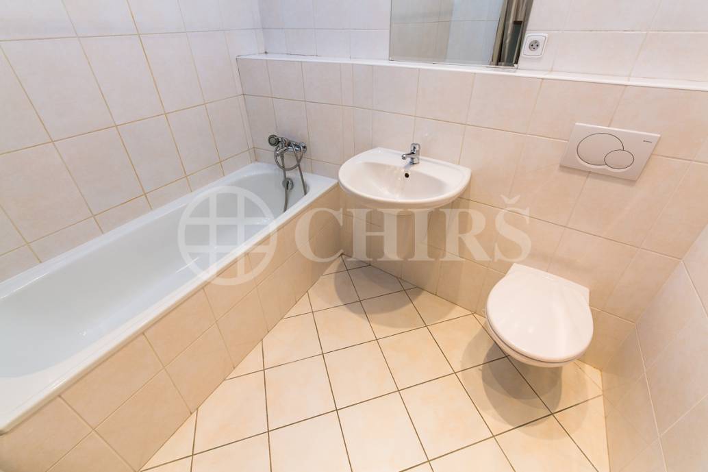 Pronájem ateliéru 2+kk s balkonem, OV, 58m2, ul. Pod Klamovkou 1268/3, Praha 5 - Košíře