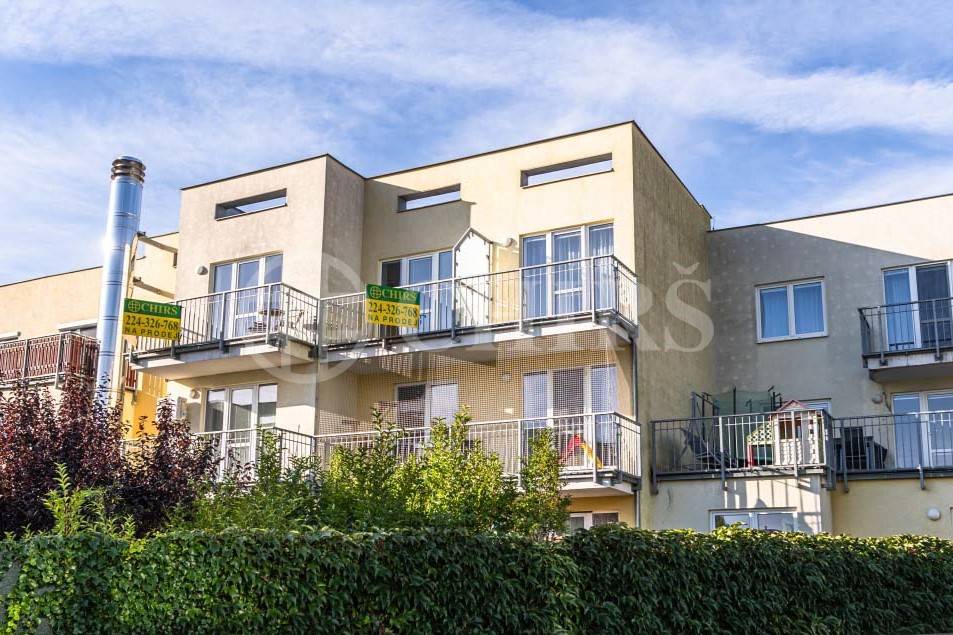 Prodej bytu 2+kk se dvěma balkony, garážovým stáním a sklepem, OV, 66m2, ul. Wiesenthalova 1034/6, Praha 5 - Řeporyje