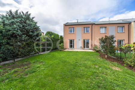Pronájem řadového domu 4+kk, OV, 100 m2, zahrada 239 m2, Drahelčice, Praha - západ
