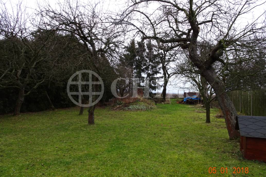 Prodej stavební parcely 1.275 m2 v obci Limuzy, střední Čechy