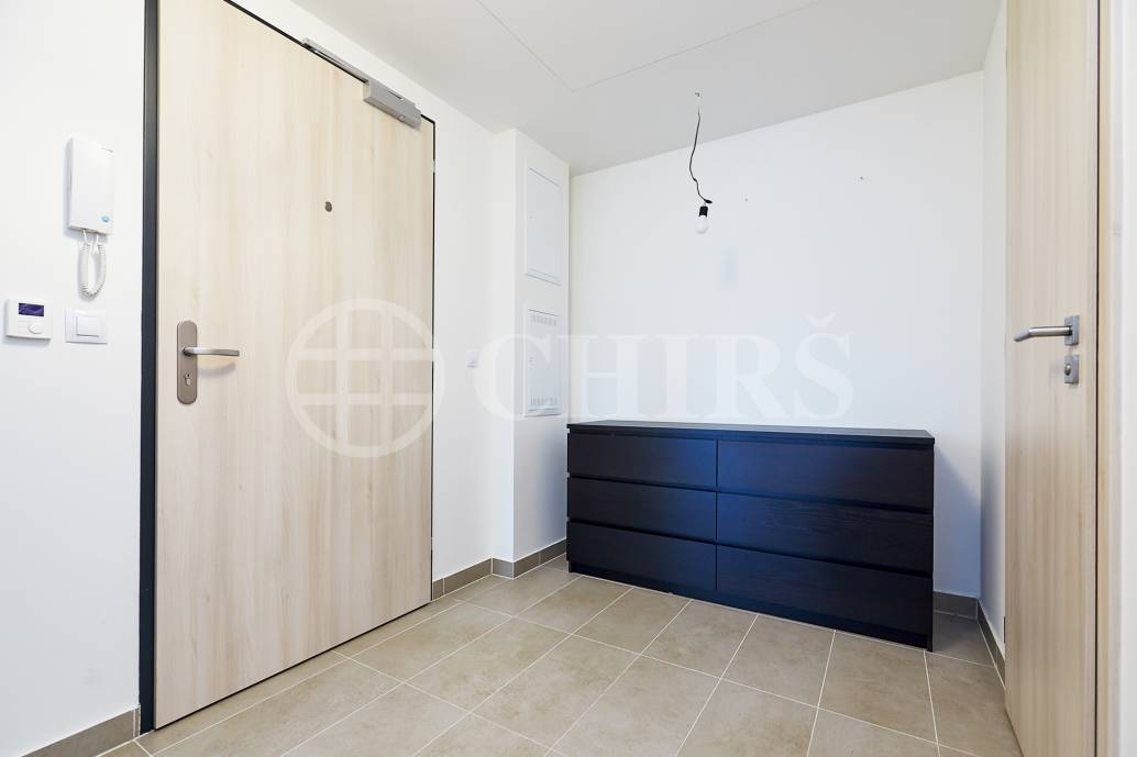 Pronájem bytu 2+kk s balkonem, OV, 53m2, ul. Na Zlatě 2835/1, Praha 13 - Nové Butovice