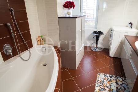 Prodej bytu 4+kk/T/GS, 105 m2 + 58 m2 terasa, Holubí 7, Praha 6 - Suchdol