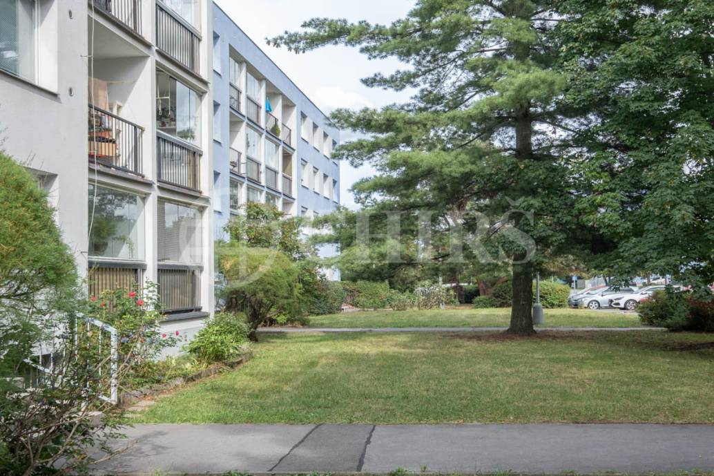 Prodej bytu 4+1, 75 m², OV, se sklepem, ul.Hviezdoslavova 501/9, Praha 11- Haje Prodej bytu 4+1, 75 m², OV, se sklepem, ul.Hviezdoslavova 501/9, Praha 11- Haje