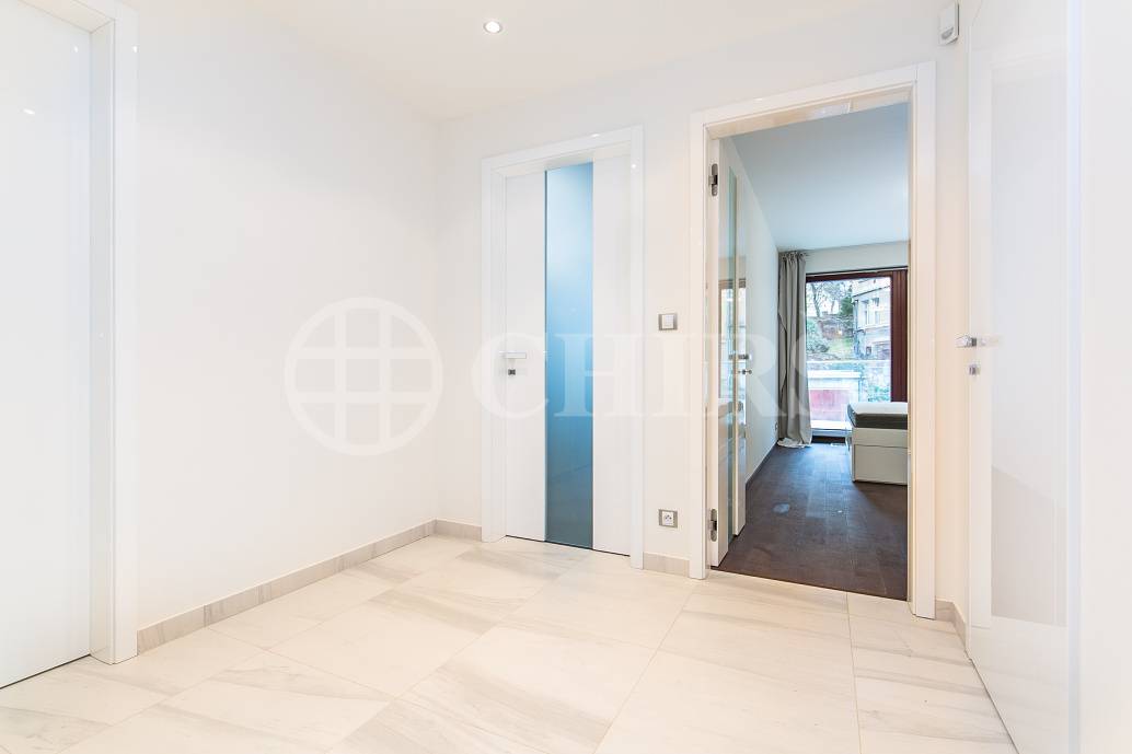 Pronájem bytu 2+kk s lodžií a garážovým stáním, OV, 66m2, ul. U Nikolajky 3325/34, Praha 5 - Smíchov