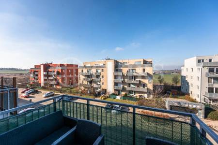 Pronájem bytu 2+kk s balkonem, OV, 45m2, ul. Žitná 1871, Hostivice, okr. Praha-západ