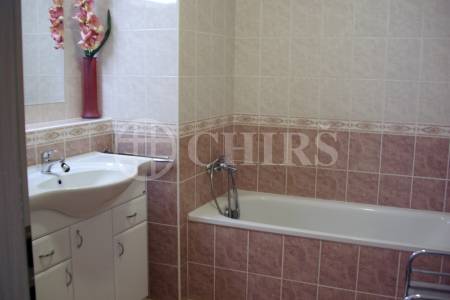 Pronájem bytu 3+kk s terasou a 2x garážovým stáním, OV, 72m2, ul. Voskovcova 1130/28, Praha 5 - Hlubočepy