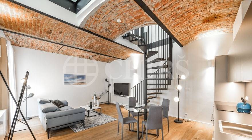 Prodej mezonet. ateliéru 2+kk, s předzahrádkou, 88,5m2, ul. Orelská, P-10 Vršovice