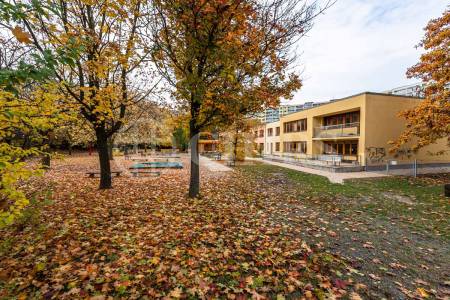Prodej bytu 2+kk s balkonem a lodžií, OV, 55m2, ul. Jeremiášova 2722/2b, Praha 5 - Stodůlky