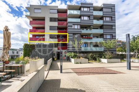 Pronájem bytu 3+kk se dvěma balkony, sklepem a garážovým stáním, OV, 81m2, ul. Pod Stolovou horou 984/5, Praha 5 – Jinonice