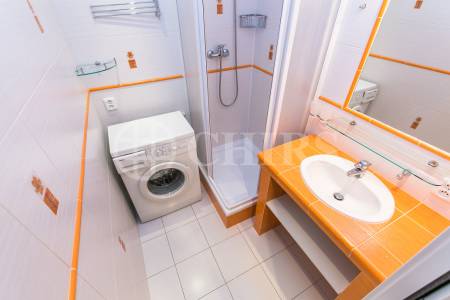 Pronájem bytu 2+kk s lodžií, OV, 40m2, ul. Bítovská 1212/10, Praha 4 - Michle